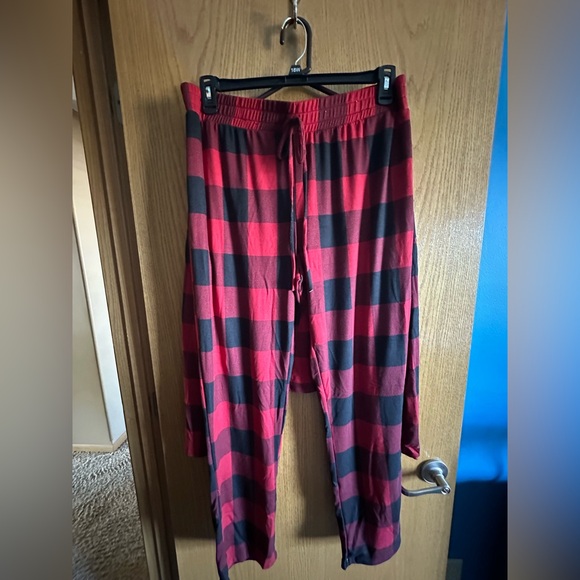 Freckled Poppy NWOT Buffalo Plaid Red and Black Women’s Pajamas 2XL - Picture 4 of 6